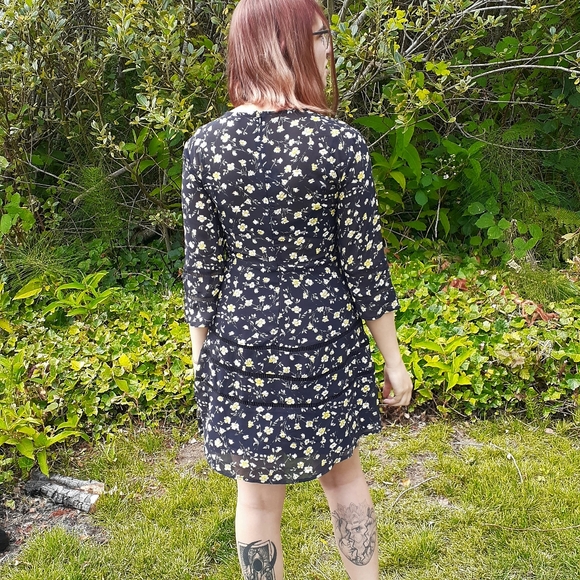 Lulu's Black/Yellow Floral Boho Mini Trumpet bell Sleeve Dress SZ S - Picture 5 of 9